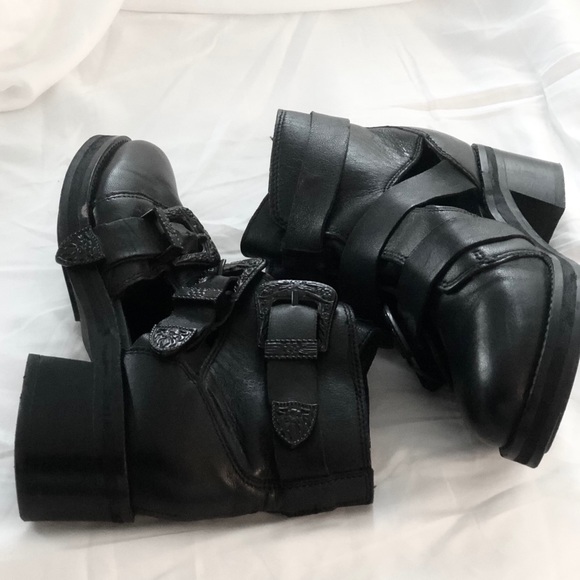 SOLD - TOPSHOP- belt buckle ankle leather boots. - Picture 1 of 4